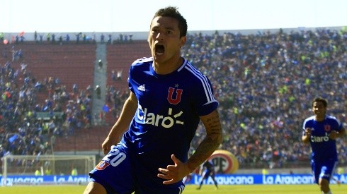 Charles Aránguiz fue el héroe en el último triunfo Azul por Campeonato Nacional.