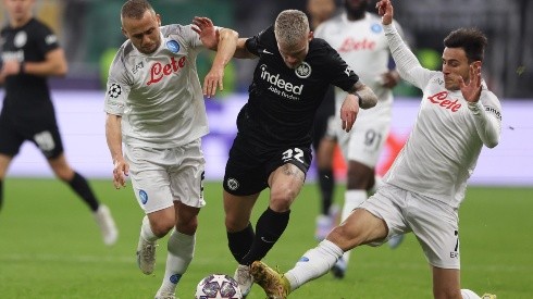 Napoli tiene ventaja en la serie ante Eintracht Frankfurt.