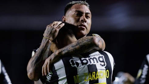 Eduardo Vargas y Mineiro buscan los pasajes a fase de grupos de Copa Libertadores.