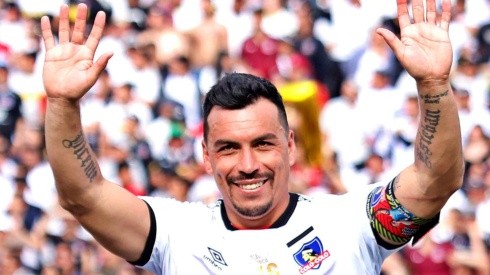 Esteban Paredes espera despedirse del fútbol ante un repleto estadio Monumental