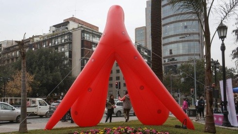 La Municipalidad de Santiago y Las Clito realizan intervención de la organización francesa de "clitoris tour" (2022).