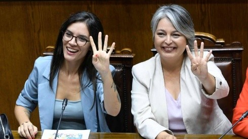 Las ministras Camila Vallejo y Jeannette Jara en el proyecto de 40 horas laborales en el Senado.