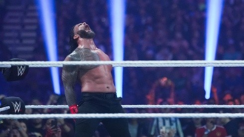 Roman Reigns defiende su título del Campeonato Unificado de la WWE frente a Cody Rhodes en el estelar.