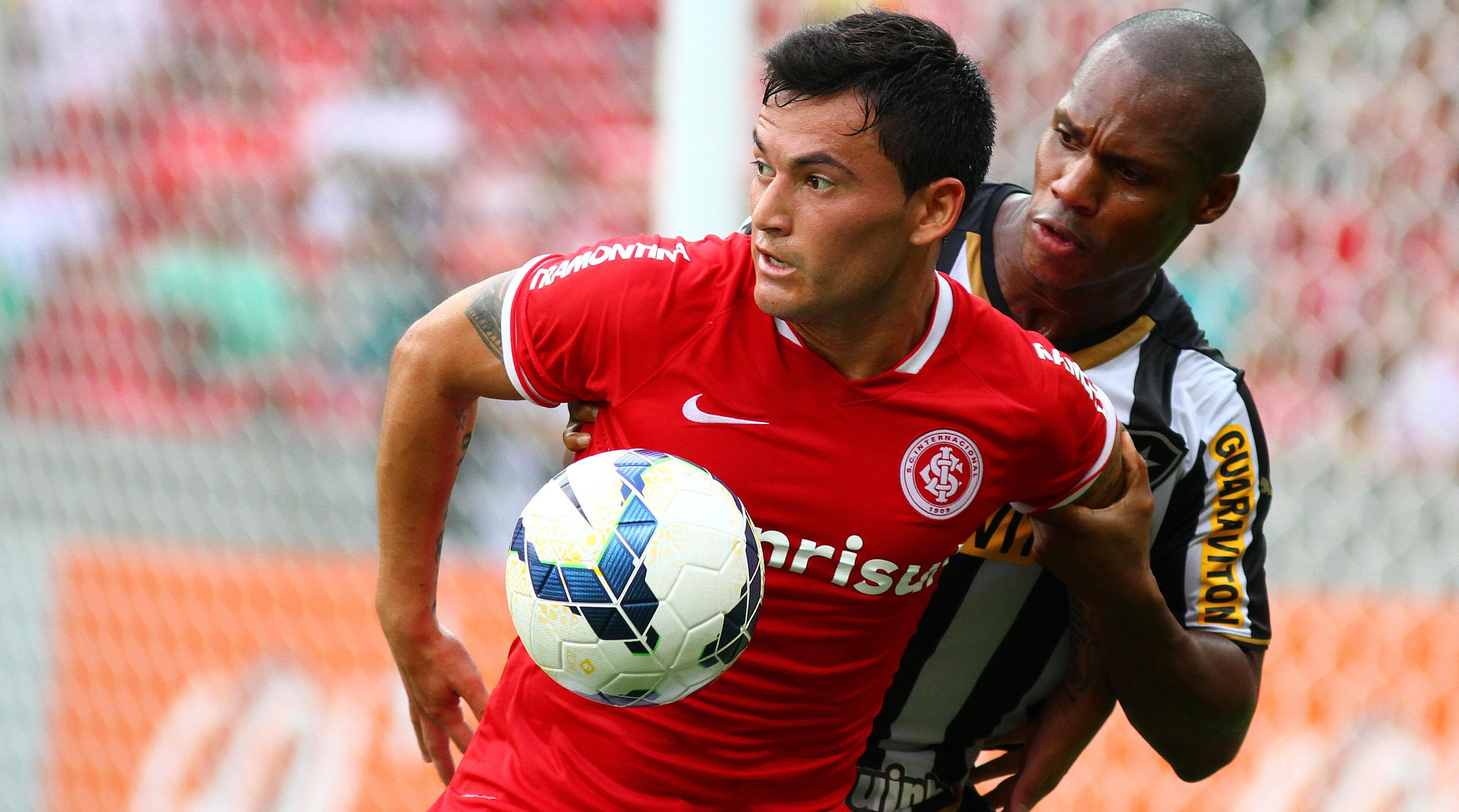 Charles Aránguiz volverá a vestir la camiseta del Inter de Porto Alegre