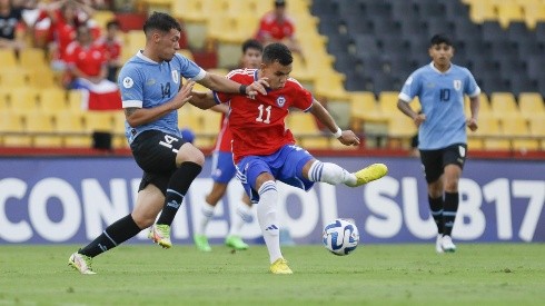 Chile sumó sus primeros tres puntos en el Grupo A del Sudamericano Sub 17 de Ecuador tras vencer a Uruguay.