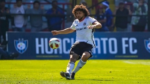 Maximiliano Falcón llegó a Colombia con Colo Colo para el debut en Copa Libertadores ante Deportivo Pereira.