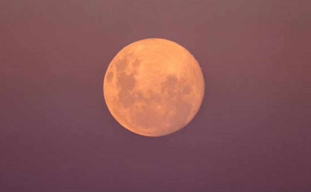 ¿Este jueves 6 de abril se podrá ver la Luna Rosa en Chile?