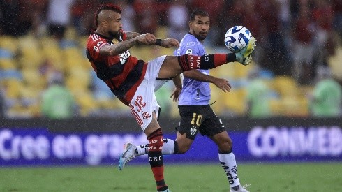Vidal sufre con un delicado problema en su codo y muy probablemente se perderá la final de vuelta del Campeonato Carioca en el clásico entre Flamengo y Fluminense.