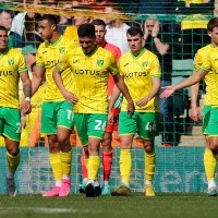 Marcelino Núñez sufre de titular la dura goleada al Norwich