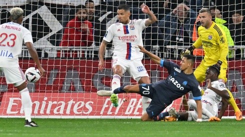 Alexis Sánchez fue un dolor de cabeza para la defensa del Lyon