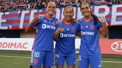 Bárbara Sánchez, Ana Gutiérrez y Daniela Zamora, las goleadoras de la U frente a Colo Colo.