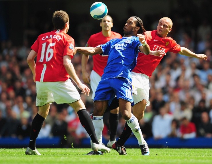 Wes Brown contra Didier Drogba (Getty)