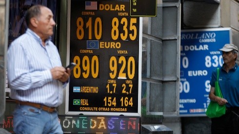 ¿A cuánto está el dólar este jueves 27 de abril en Chile?