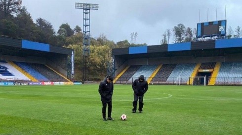 El Estadio CAP quedó como una piscina tras la lluvia en Talcahuano y el duelo entre Huachipato y Magallanes tendrá que ser reprogramado.