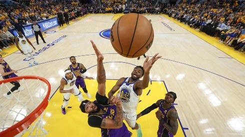 Los Warriors vencieron a los Lakers cómodamente
