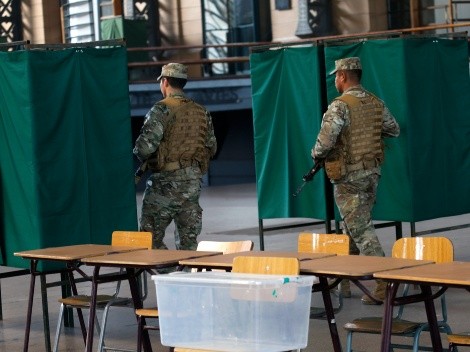 Mujer es detenida por intentar quitarle fusil a militar en local de votación