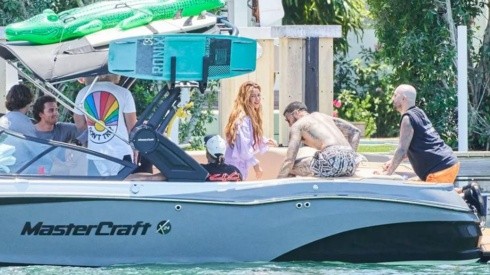 Shakira y Hamilton en un yate en Miami