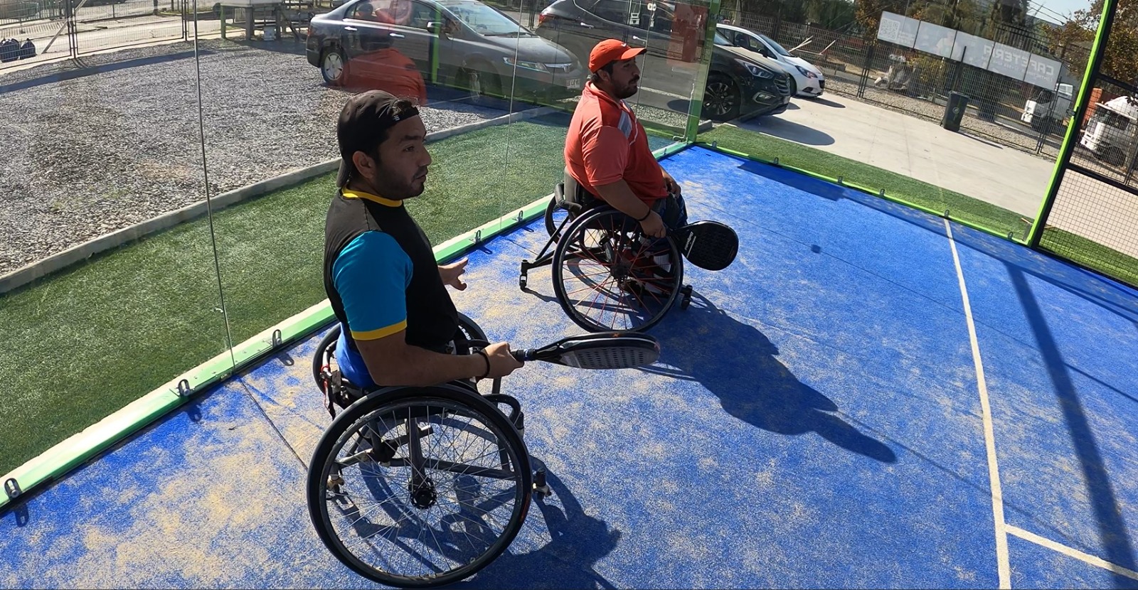 Dupla chilena de padel en silla de ruedas viaja a jugar el Mundial