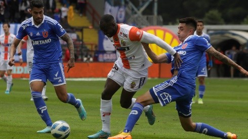 Emmanuel Ojeda irá al banco ante Cobresal, rival al que le anotó un gol en el Campeonato Nacional 2022.