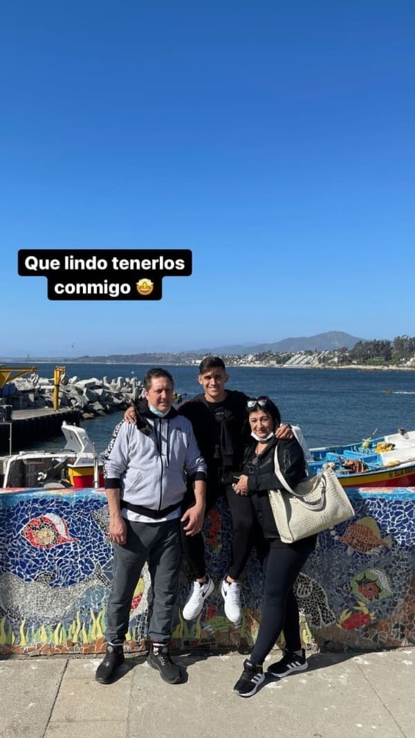 Pablo Solari comparte con sus padres en el Litoral Central