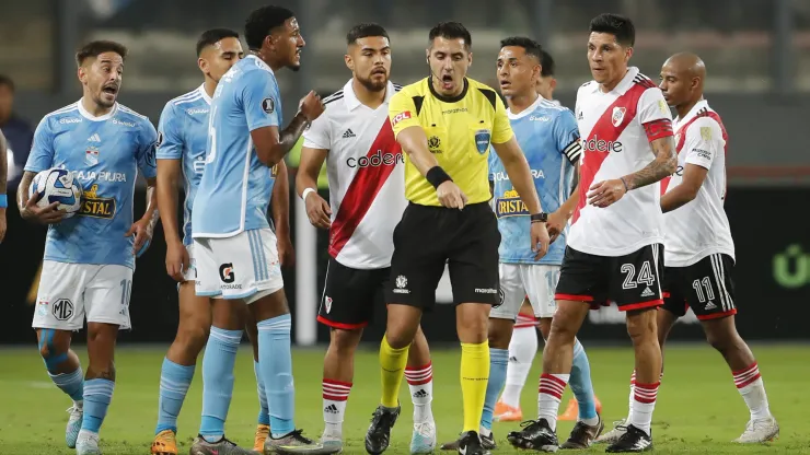 River y Paulo Díaz empatan contra Sporting Cristal en Perú: quedan colgando en la Copa Libertadores.
