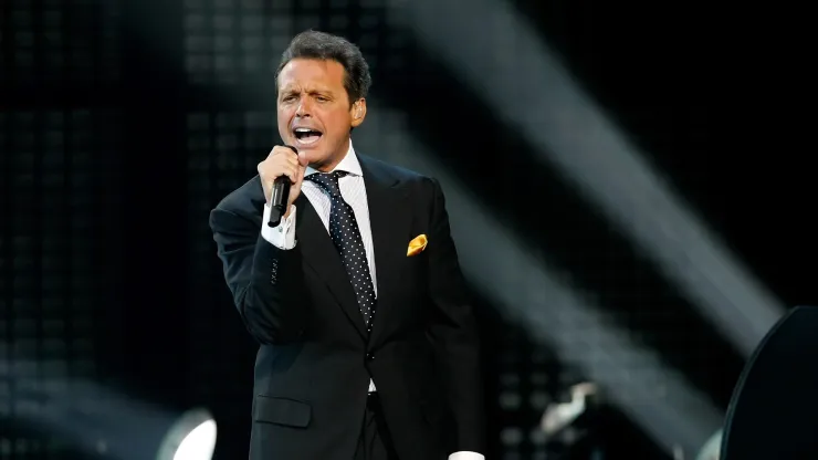 LAS VEGAS – SEPTEMBER 15:  Singer Luis Miguel performs during the first of four sold-out shows at The Colosseum at Caesars Palace September 15, 2010 in Las Vegas, Nevada. Miguel released a self-titled studio album on September 14.  (Photo by Ethan Miller/Getty Images)
