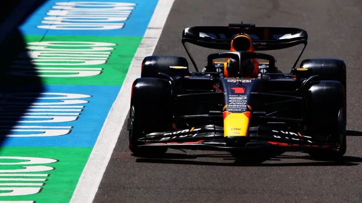Verstappen logró su quinta pole position consecutiva, la séptima de la temporada.
