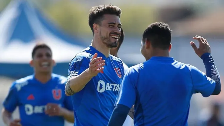 Juan Pablo Gómez tuvo doble celebración en el amistoso de la U: anotó un gol y se reencontró con dos viejos amigos. 
