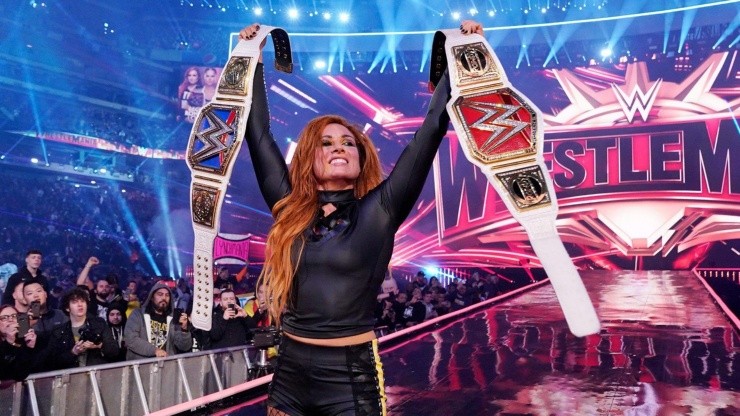 Becky Lynch es la doble campeona femenina de WWE