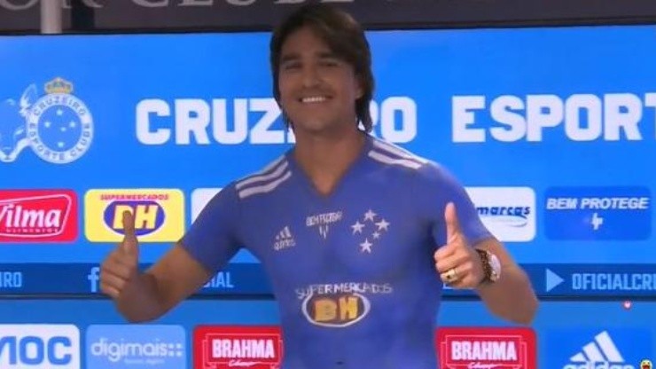 Notable: Cruzeiro presenta a Marcelo Moreno Martins con "camiseta" de cuerpo pintado