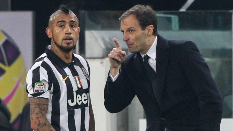 Allegri junto a Arturo Vidal en la Juventus