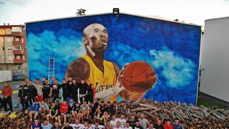 El mural dedicado a Kobe Bryant fue pintado al costado de una escuela en el sur de Europa, y es hasta el momento el más grande del continente