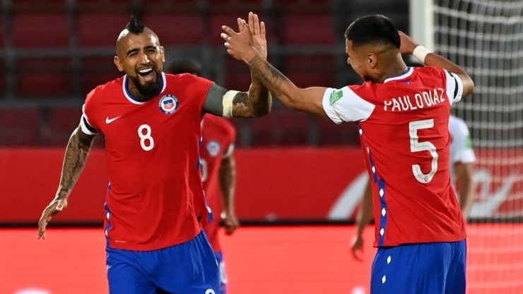 Chile vence a Perú al ritmo de Arturo Vidal y se mete en la pelea de nuevo.