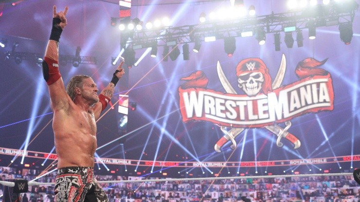 Edge protagonizará el evento estelar del día domingo de WrestleMania ante Roman Reigns y Daniel Bryan por el título Universal.