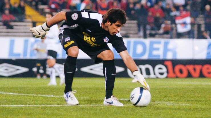 Claudio Bravo jugó desde sus inicios hasta el 2006 en Colo Colo.