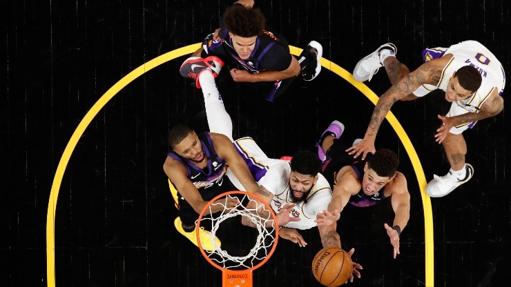 Los Lakers sufrieron una dura derrota en el primer juego de la serie de playoffs.