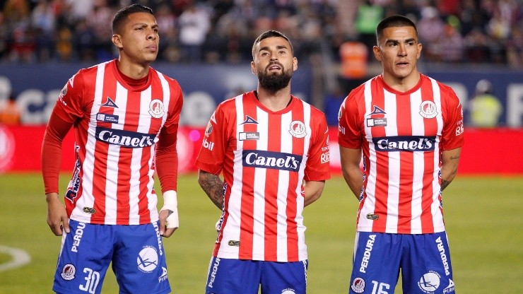 Se espera que Luis Gallegos (al medio), pueda ver acción frente a Chivas.