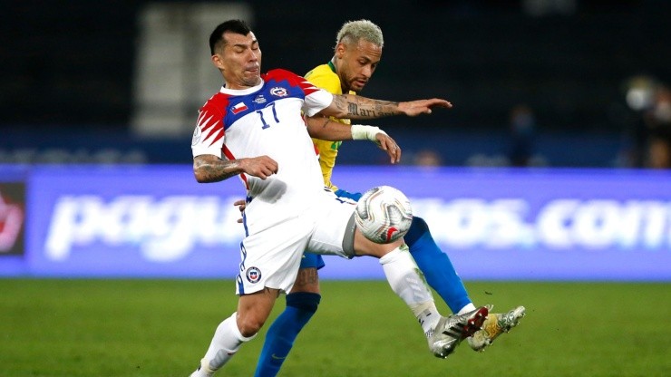 El partido será una revancha del anterior encuentro disputado en la Copa América, donde Neymar y compañía ganaron a "La Roja" por la mínima.