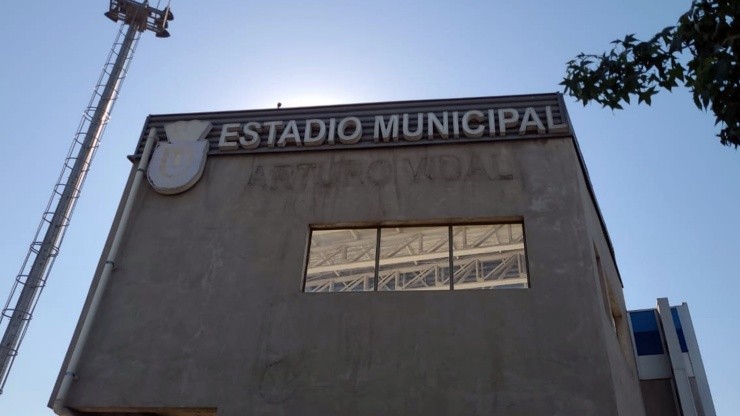 Sólo queda la sombra del nombre de Arturo Vidal del estadio Municipal de San Joaquín