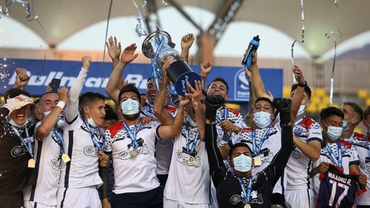 Recoleta celebra el título de la Segunda División