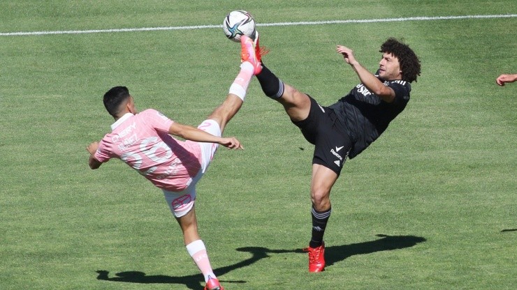 Colo Colo y Universidad Católica pelean punto a punto las últimas dos fechas del Campeonato Nacional, que también tendrá atención en la parte baja de la tabla.