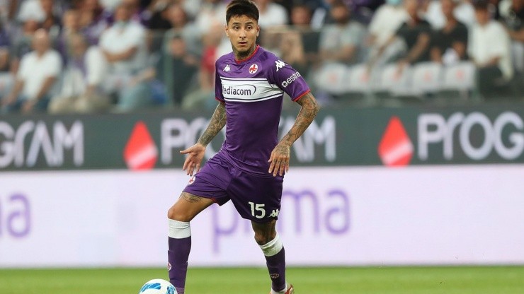 Erick Pulgar viene sin jugar en la Fiorentina por una rebelde lesión.