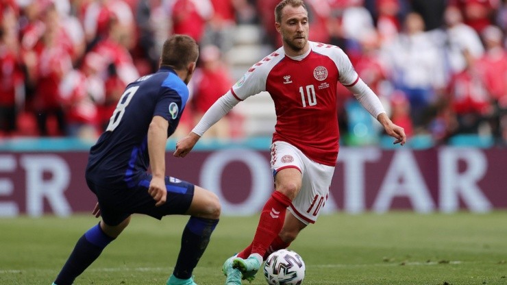 El moediocampista danés sufrió un paro cardíaco defendiendo a su selección en la Euro 2020 y casi seis meses más tarde regresó con una suave jornada de entrenamiento privado.
