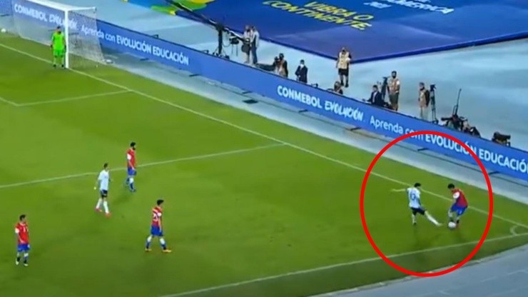 Maripán contra Lionel Messi en la Copa América