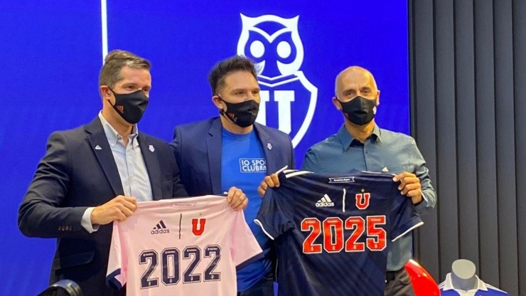 Tras la renovación del acuerdo entre adidas y Universidad de Chile está la camiseta conmemorativa de los 10 años de la Copa Sudamericana.