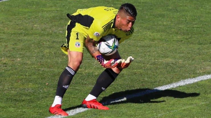 Brayan Cortés sí juega en Colo Colo contra la U en Argentina.