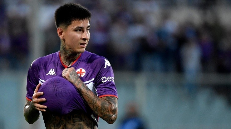 La Fiorentina igualó 1-1 con el Cagliari y el volante chileno vio el partido desde la banca antes de sumarse a La Roja.