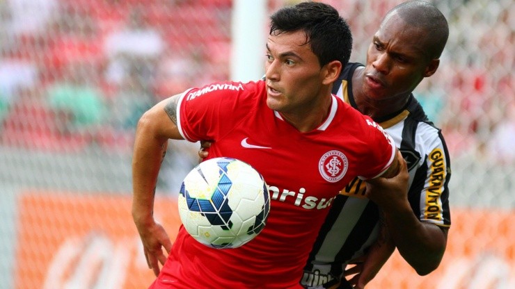 Charles Aránguiz no ha dejado de ser seguido en el Inter de Porto Alegre desde que dejó el club 2015.