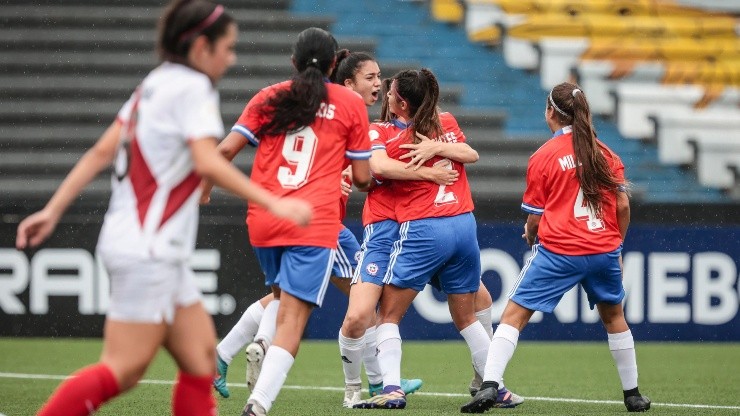La Roja Fem Sub-17 golea a Perú y está casi clasificada a la fase final