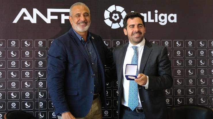Pablo Milad y Marc Tarradas firmaron el acuerdo entre ANFP y La Liga.